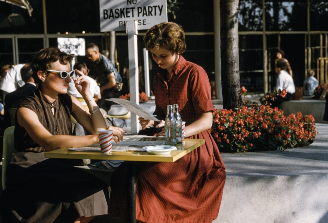 1950s Women’s Fashion: A Timeless Elegance